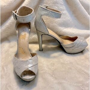 Marc Fisher Heels Sz 7.5 M Silver Shimmery Strappy Sandals Metallic Glitter Sexy